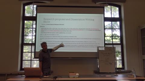 1091104 研究計畫與論文寫作-4