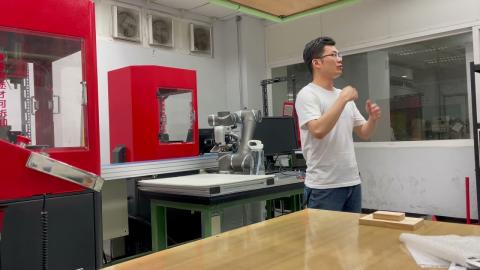 YU-10902 CNC銑床01