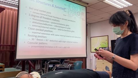 1. Hip distraction, post. ant. glide.mp4