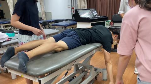 3. Knee post. glide prone position.mp4