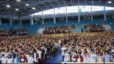 【影音】104學年度成大新鮮人成長營 期許新生「成功登大人」