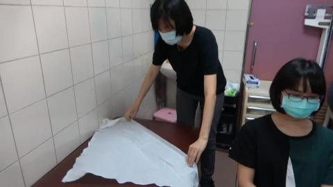 Triangular bandage for head.MP4