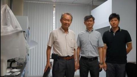 【影音】追求百分百綠色能源 成大開發太陽能板「錫鋅光伏導帶」