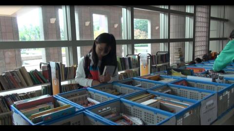 成大圖書館二手書義賣 買好書獻愛心做環保