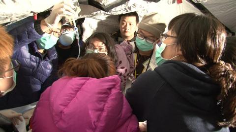 206台南震災 成大第一時間進入災區搶救