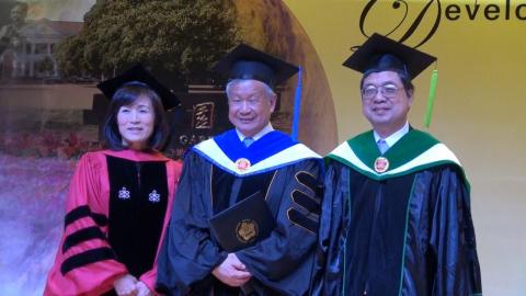 成大頒授旺宏電子董事長吳敏求名譽博士學位