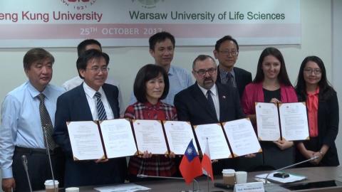 成大與波蘭華沙生命科學大學續簽合作協議