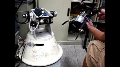 次世代無人飛行載具操控系統-姿態同步平台