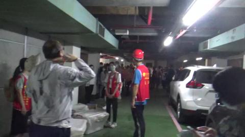 1120525雲平大樓防空避難演練-物資發放4.MP4