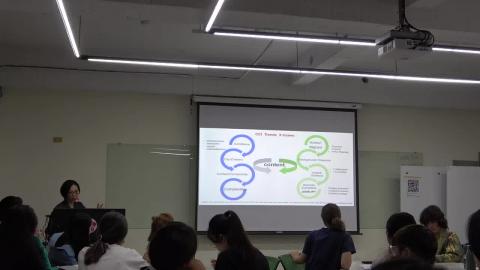 Creative Industries: Experience and Studies I 0913-4