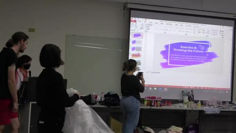 Creative Industries: Experience and Studies I 1018-2