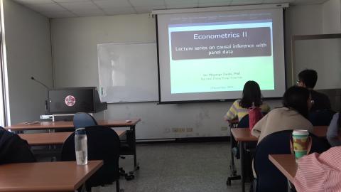 2023.11.2計量經濟學(一)課程(1).MTS