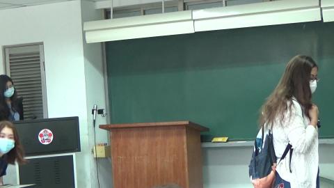 1 Student Presentation+.MTS