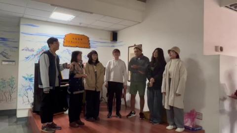 2023 OT-B Class Singing Jingle Bell Rock.MP4