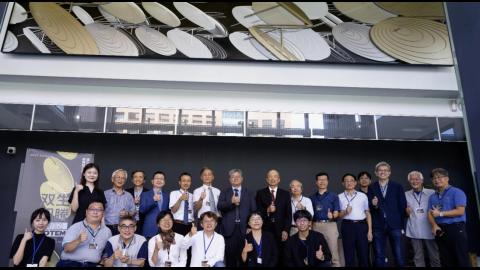 【影音】新自強之光 成大啟端館《双生圖騰》公共藝術落成