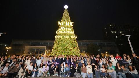 【影音】成大冬季最美地標聖誕樹點燈　感恩幸福校園　在地城市共享
